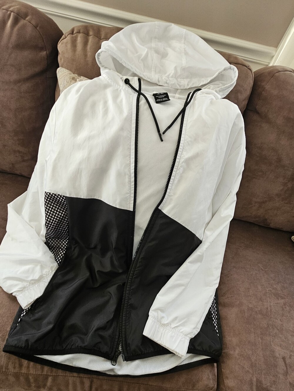 RUSSELL Men's Athletic White and Black Windbreaker Jacket Sz S 34-36
